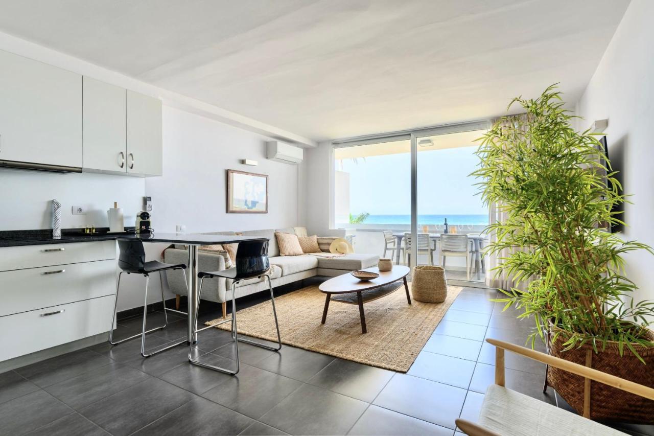 Charming 2 Bedroom Retreat With Beachfront Views San Bartolomé Dış mekan fotoğraf