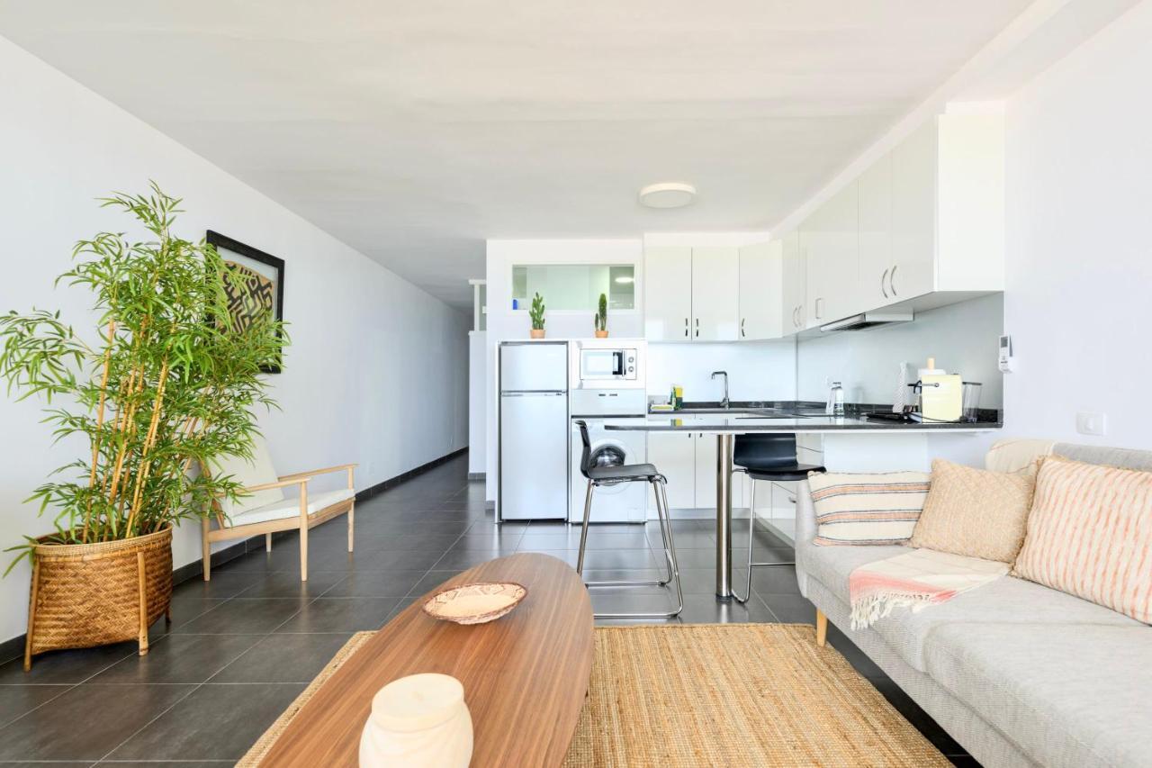 Charming 2 Bedroom Retreat With Beachfront Views San Bartolomé Dış mekan fotoğraf